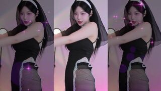 p_tilda Pretty Eyed Asian Dancer Entertaining her Fans Video