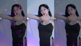 p_tilda Young Asian beauty Loves Dancing Video
