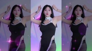 p_tilda Young Asian beauty Loves Dancing Video
