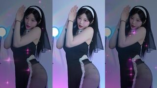 p_tilda Horny Asian Babe In Black Dancing off On Live Video