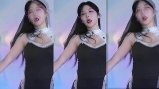 p_tilda Korean beauty Loves Dancing Off For Fans Video