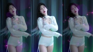 p_tilda Pretty Sexy Teen dances On live Cam Video