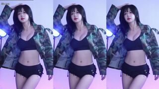 p_tilda Asian Girl With Perfect Body Dancing Video