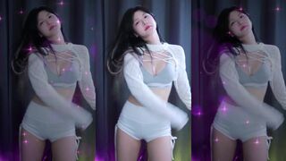 p_tilda Asian Hottie Doing a Sexy dance On Live Video