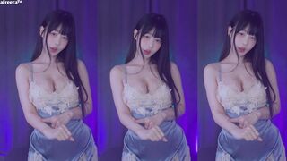 Pretty Wild Korean Model Dancing On Live Afreecatv Video