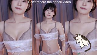 yule_.0.03 Super Hot Asian Model Dancing Video