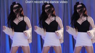 yule_.0.03 Teen Girl Loves Showing Off Tits On Live Video