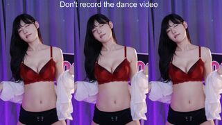 yule_.0.03 Sexy Sweaty Asian Dancer Live Video