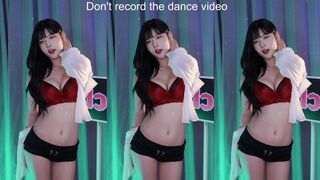 yule_.0.03 Sexy Af Asian Dancing Showing Tight Booty Video