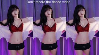 yule_.0.03 Sexy Af Asian Dancing Showing Tight Booty Video