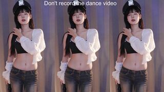 yule_.0.03 Cute Asian Wearing Black Top Dancing On Live Video