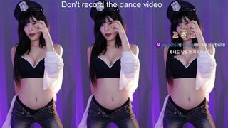yule_.0.03 Cute Asian Wearing Black Top Dancing On Live Video