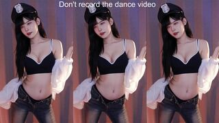yule_.0.03 Cute Asian Wearing Black Top Dancing On Live Video