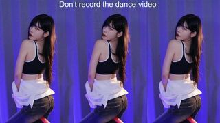 yule_.0.03 Cute Asian Wearing Black Top Dancing On Live Video