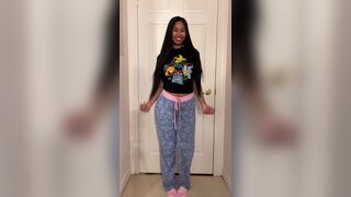 Hayleyxyz Asian Fingers Herself On Pussy After Doing a Sexy Stripteasing On Cam onlyfans Video