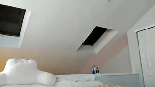 Delightfulhug Busty Nerdy Rubs and Fingers Juicy Pussy and twerks Booty On Cam Video