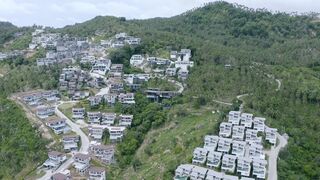 Putri Cinta Petite Asian Love to Strip Tease on Bed Onlyfans Video