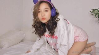 Irisadamsone Pretty teen Shows Off Thicc Ass Bending On bed In Doggystyle Onlyfans Video