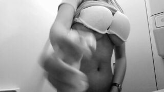 Siskaeee_ofc Asian Cutie Using Toy on her Pussy Leaked Cam Video