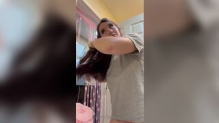 Elizaluv Gets Exposed her Tits and Nipples While Naked in Live Onlyfans Video