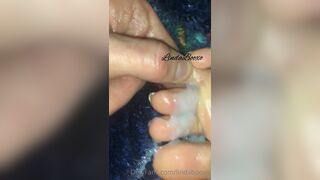 Lindabooxo Getting Load of Cums on her Feets Onlyfans Video