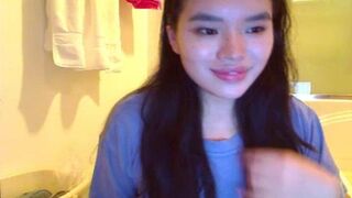 dumplinghyuga Showing off her Booty and Tits Video