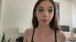 Oliviayoung188 Enjoy Stretching her Holes with Sex Toys Onlyfans Video