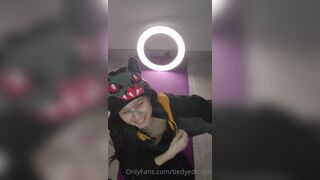 Tiedyedicorn Shows Small Nipples While Reading Book Onlyfans Video