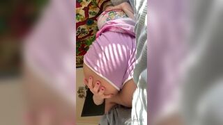 Raisinslut Gets Tight Ass Fingered Leaked Video