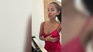 Ninacola Took Her Red Dress Off And Playing Piano Onlyfans Leak Video