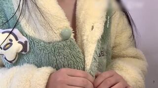 Beibei_1128 Teasing Thicc Boobs While Squeezing Video