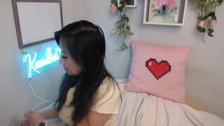 Kaedialang Teases Her Fans On Her Live Stream Leaked Video