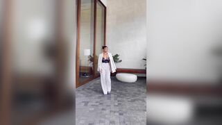 Asian Model Exposed her Amazing Figure While Walking Toward Video