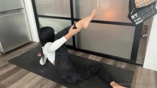 Elle Lee Nude Ass Tease During Yoga Onlyfans Porn Leak