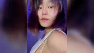 Yuuno Playing Juicy Tits in Tight Skinny Video