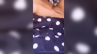 Divaflawless Masturbating Her Pussy On Bed Onlyfans Video