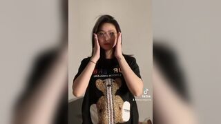 Sexy Asian Beauty Twerking Her Hot Ass On a Tiktok Video