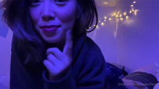 Avalonrosey Horny Slut Take Off Her Clothes And Teasing With Sex Toys Onlyfans Video