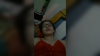 Pretty Horny Indonesian Milf Show Off Her Cute Tits On The Bed Leaked Video