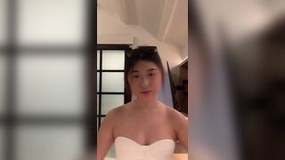 Extremely Cute Asian Girl Dancing Video