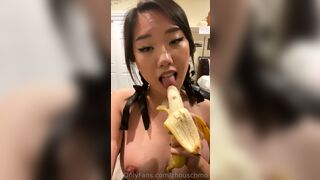 Zhouschmo Asian Teen Goes Nude And Sucking A Banana Onlyfans Video