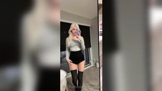 Diakimeko Pretty Asian Blonde In Short Pants Showing Off On Mirror Onlyfans Video
