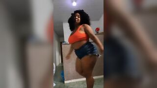 Busty Ebony Twerking Video
