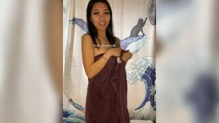 Hot Asian Exposing her Juicy Boobs Video