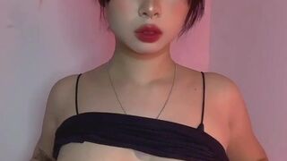 Yee33haw Pretty Babe Rubbing Her Huge Tits Onlyfans Video