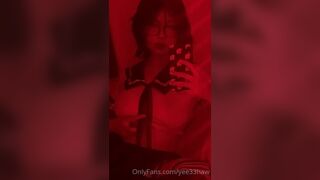 Yee33haw Pretty Babe Revealing Her Awesome Tits Onlyfans Video